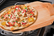 broil-king-pizza-stone-grill-set-set-de-piedra-para-pizza-de-13-con-soporte-de-a image 3