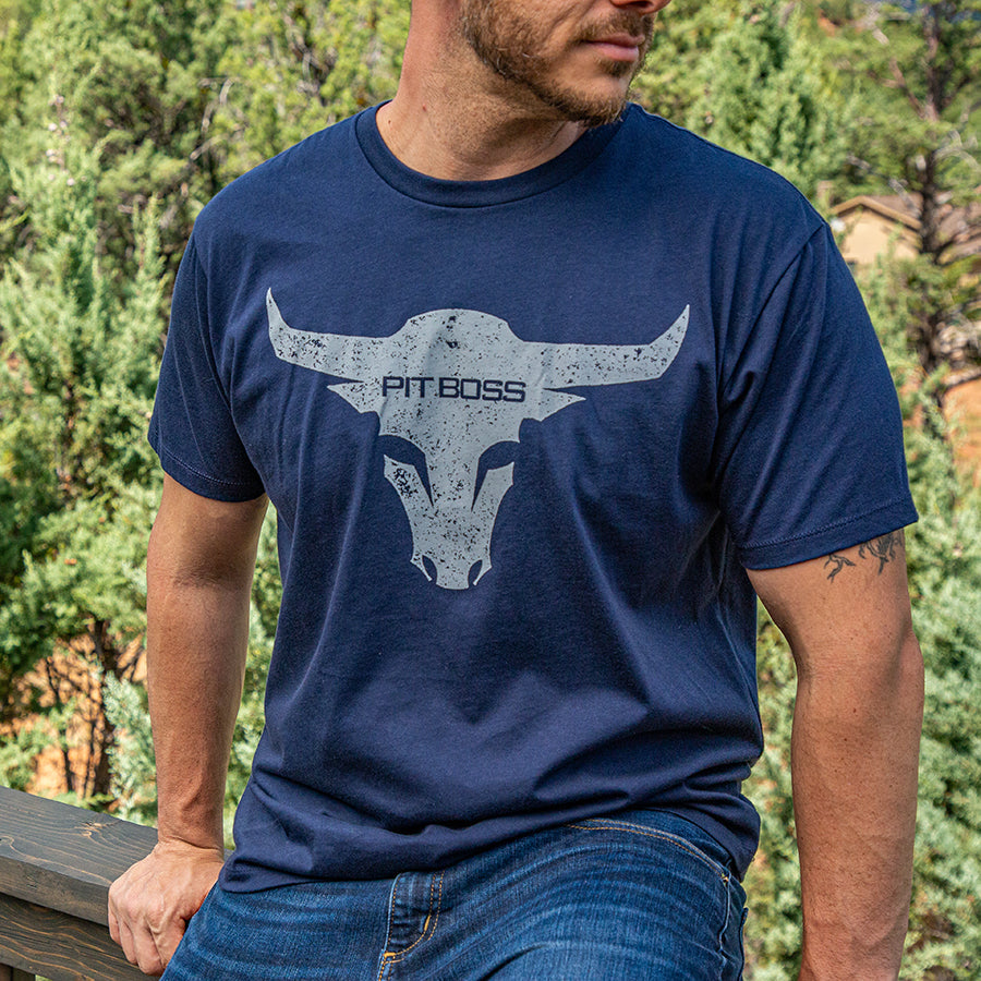 pit-boss-men-s-midnight-navy-bull-t-shirt image 3