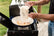 broil-king-cast-grilling-wok-wok-de-hierro-fundido-con-esmalte-de-porcelana-de-3 image 4