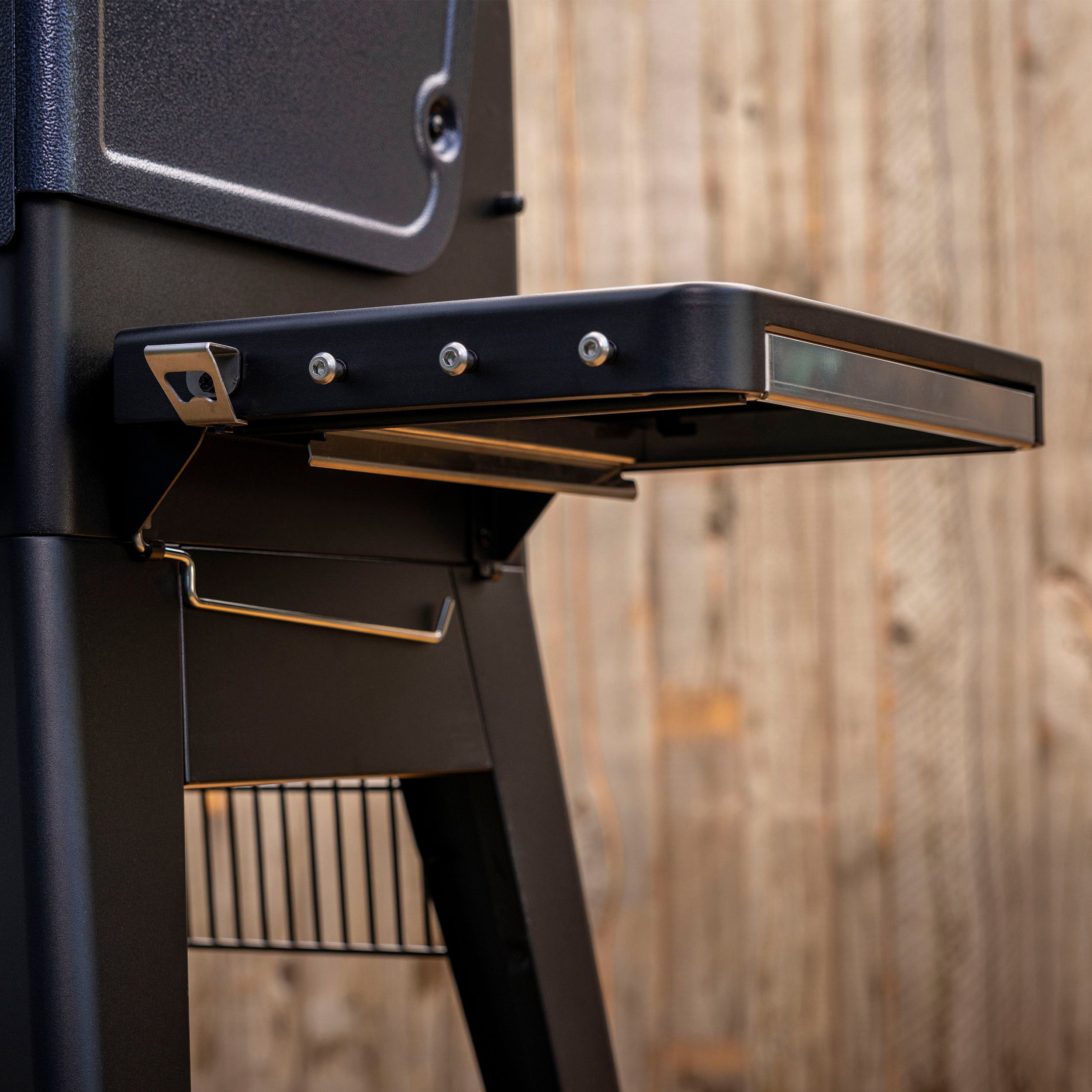 pit-boss-deluxe-folding-side-shelf-estanter-a-lateral-plegable-de-acero-con-tabl image 5